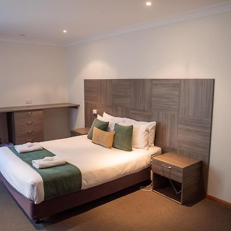 Victoria Hotel Strathalbyn Bagian luar foto