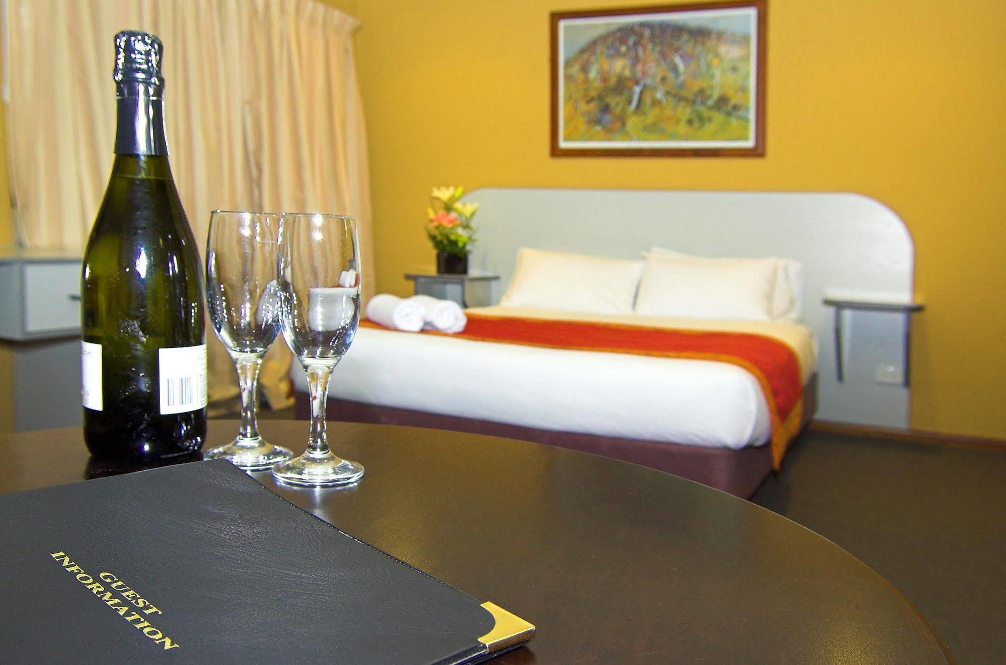 Victoria Hotel Strathalbyn Bagian luar foto